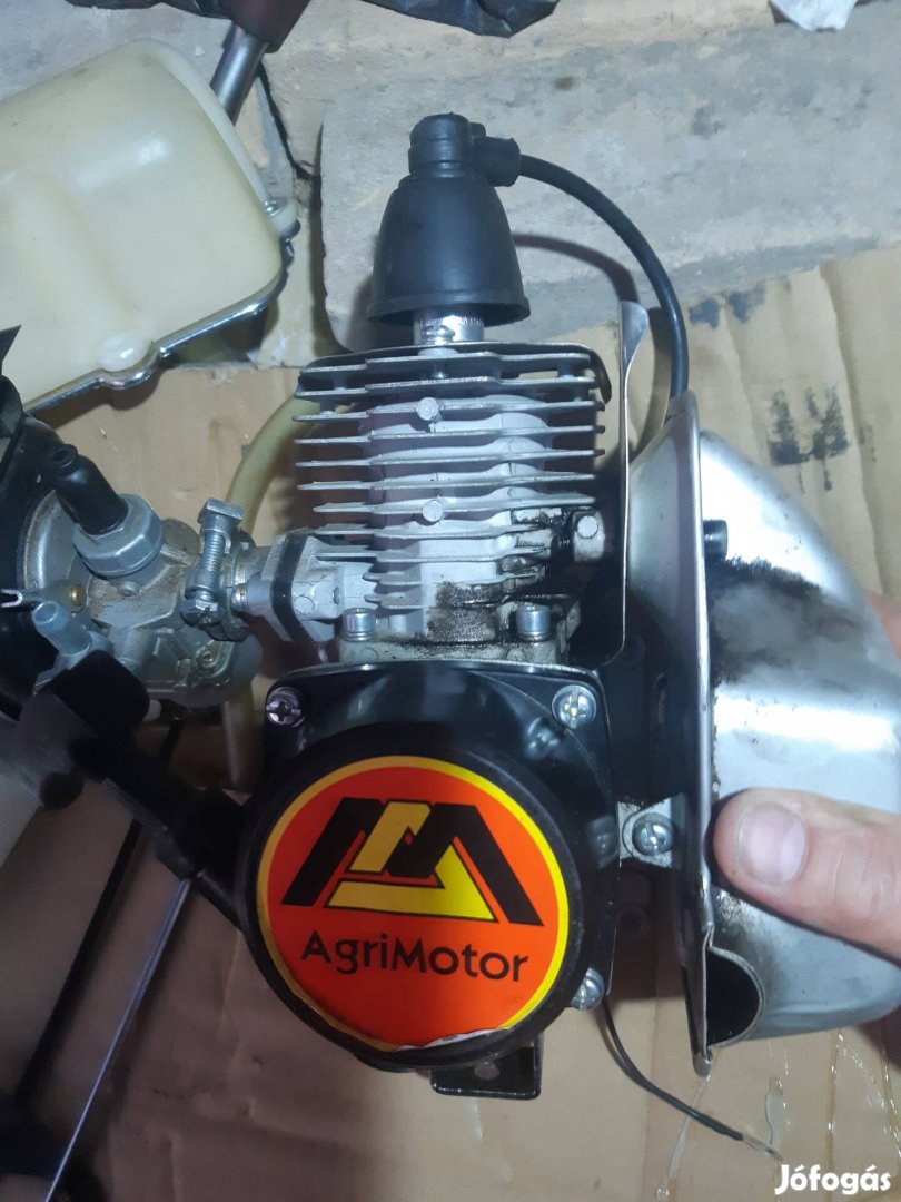 Motoros háti permetező 3WF-3S motorja