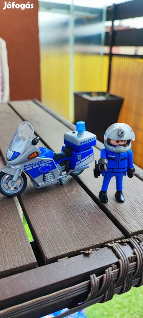 Motoros rendőr Playmobil 