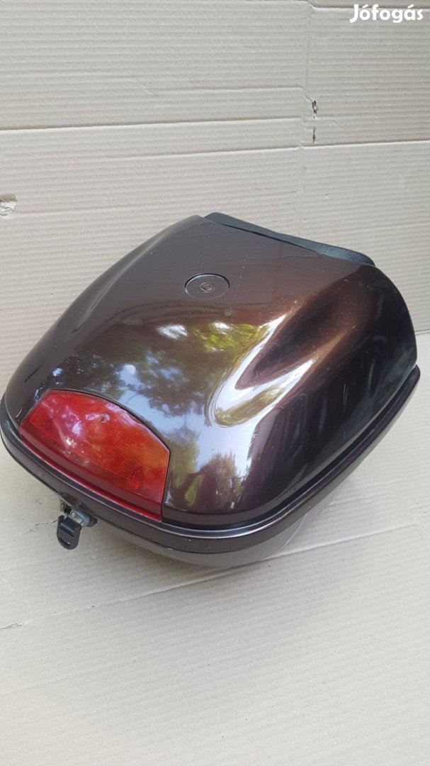 Motoros tárolódoboz hátsó csomagtartóra