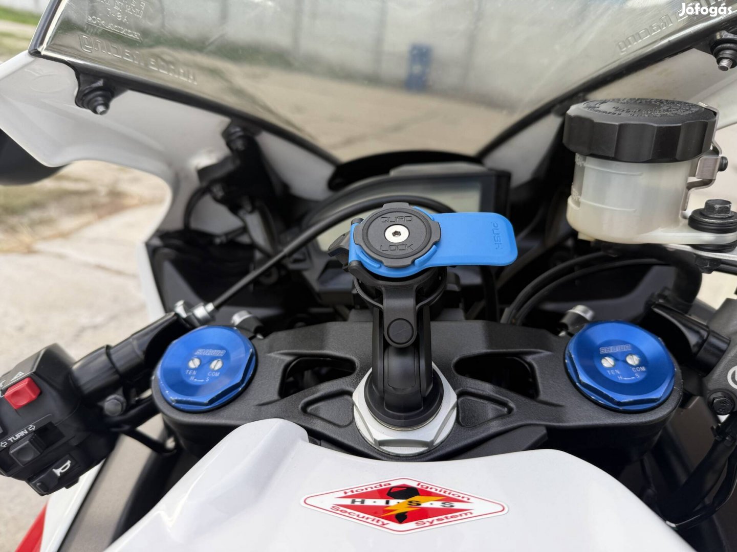 Motoros telefon tartó Quad Lock