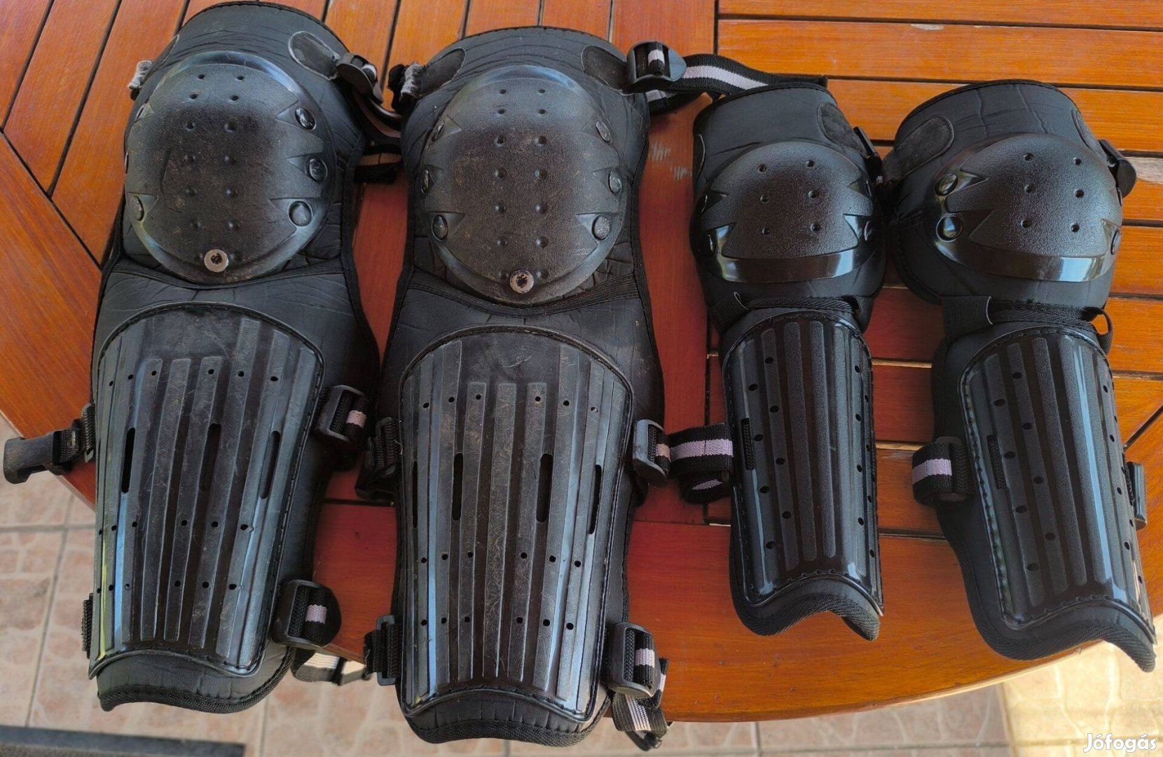 Motoros védőfelszerelés lábszár, térd és könyökvédő