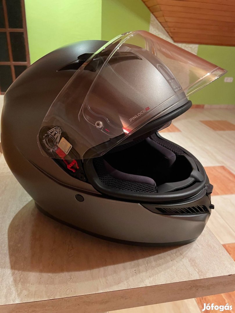 Motoros zárt bukósisak