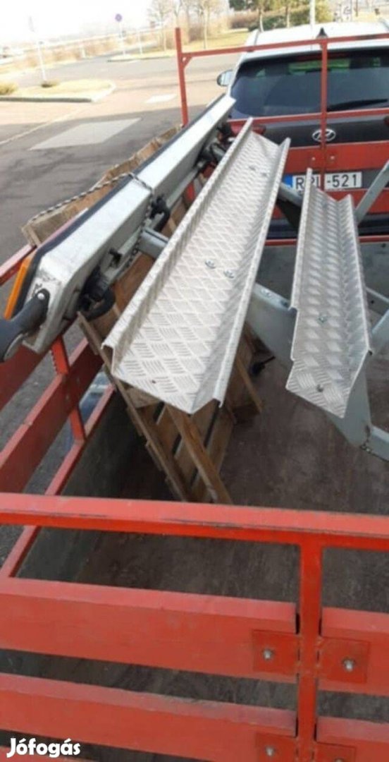 Motorszállító lakókocsira