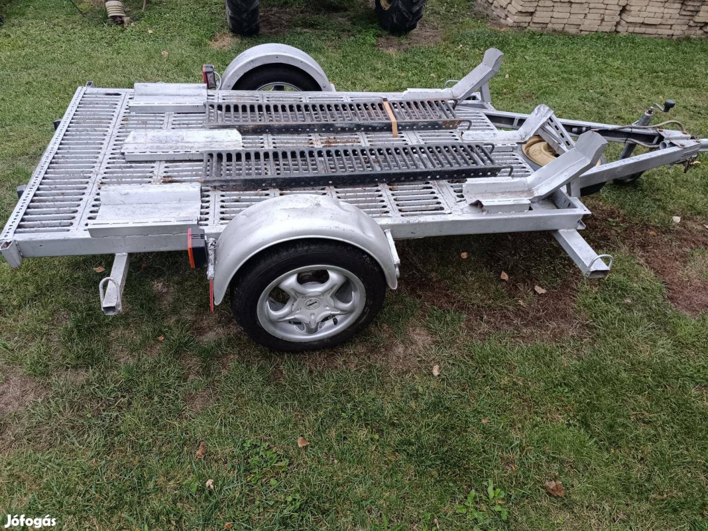 Motorszállító utánfutó, tréler, quad fűnyírótraktor szállító