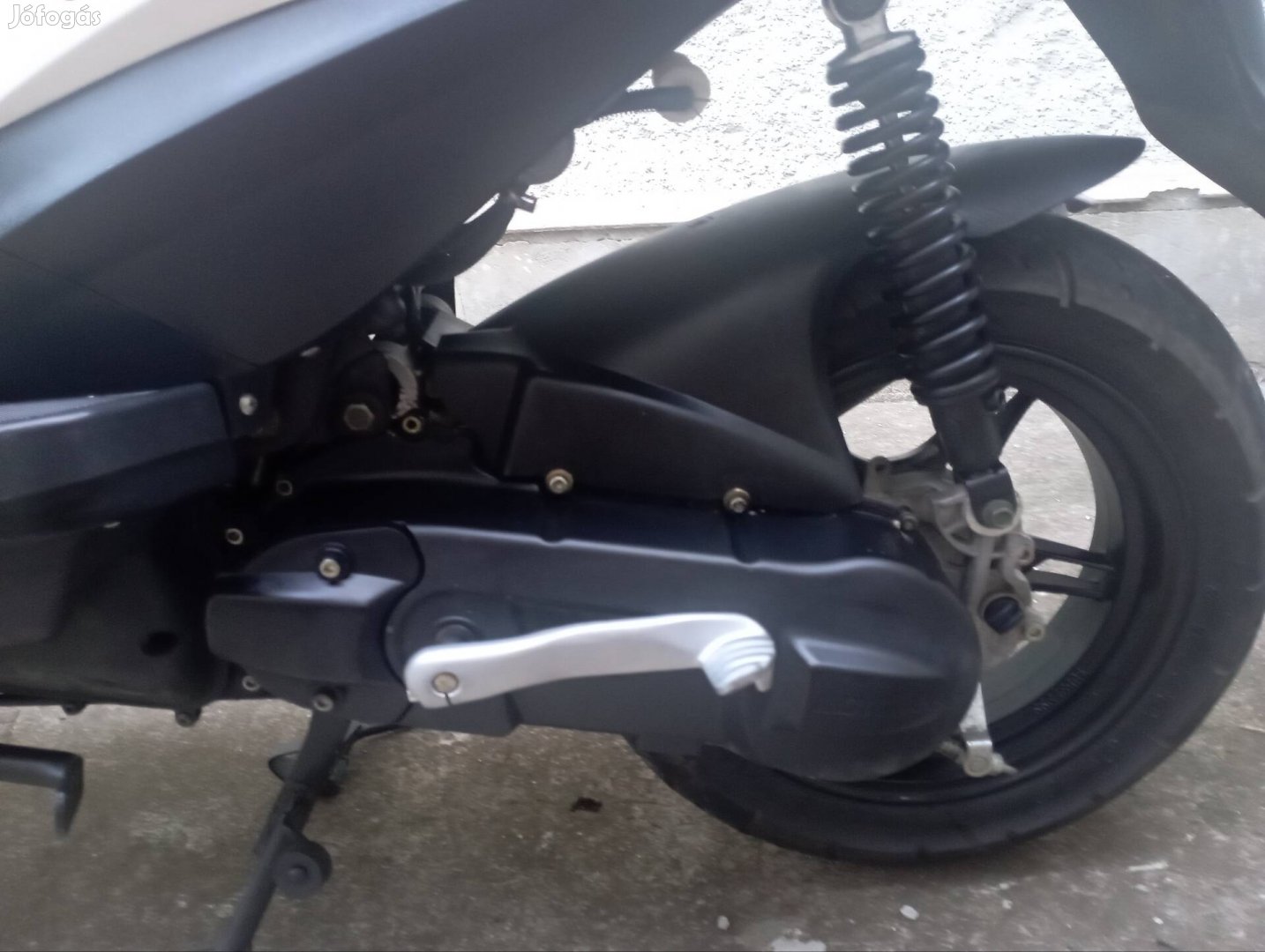 Motowell Crogen nagytestű robogó 