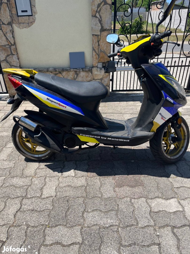 Motowell robogó 2T