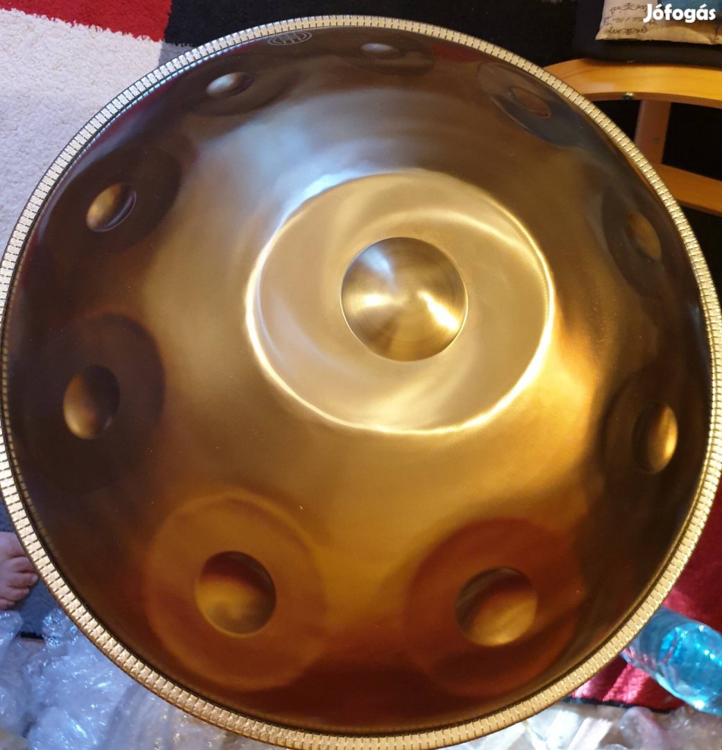 Mountain Rain handpan, D kurd, 9+ 1 hangos, ember steel. 