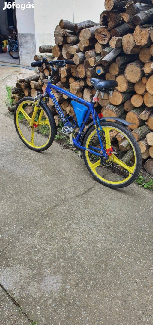 Mountanin bike kerékpár
