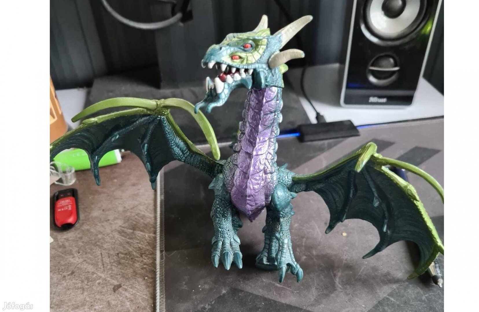 Mozgatható sárkány figura, festett, játék