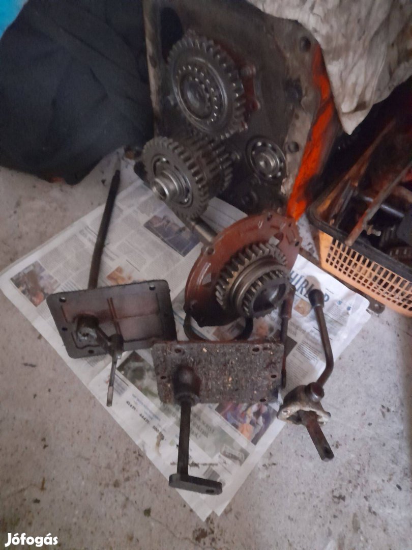 Mtz 80/82es gyári komplett felező/gyorsító váltóhoz eladó