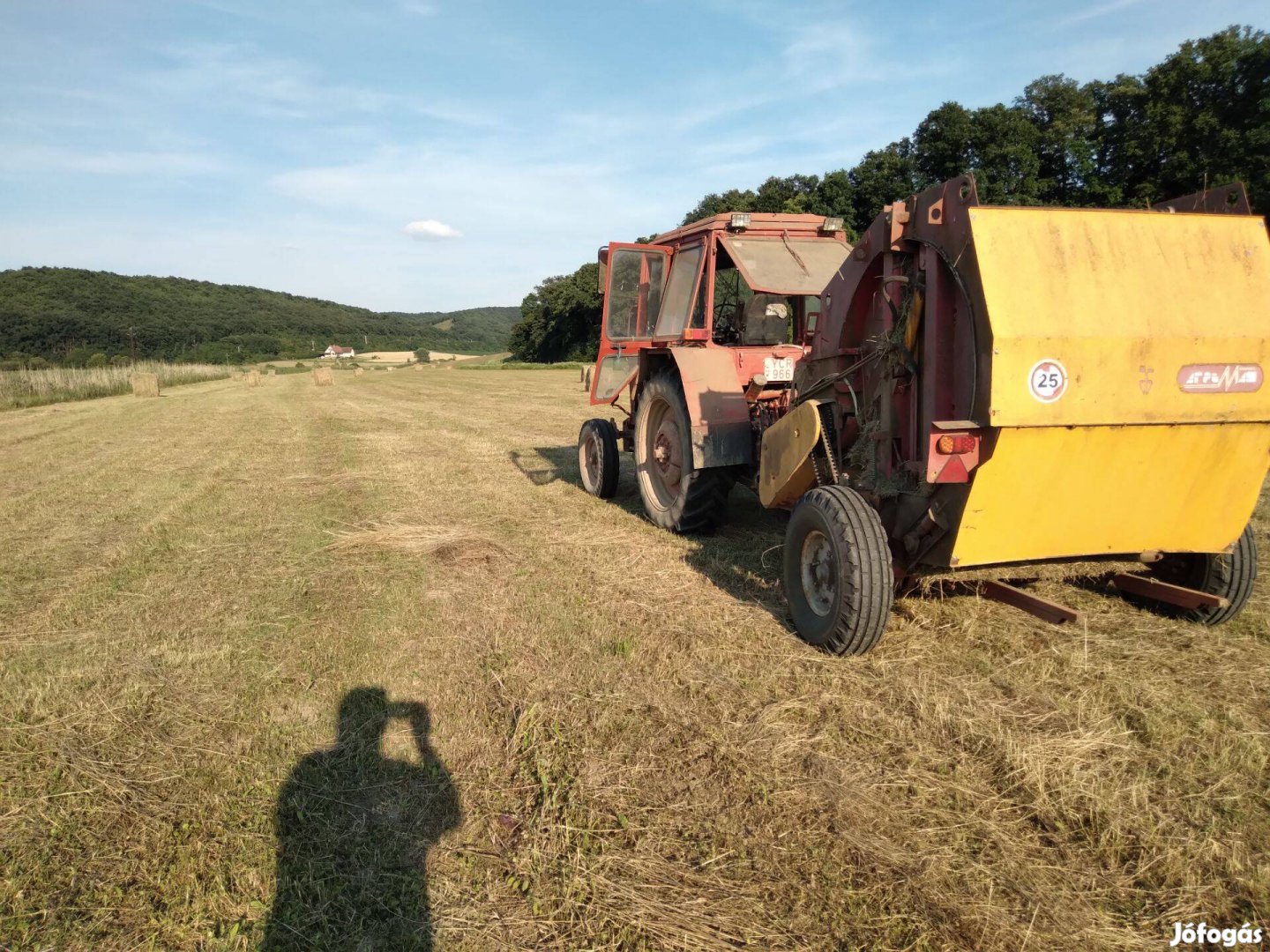 Mtz 80 és eszközei, emelő nagybálázó