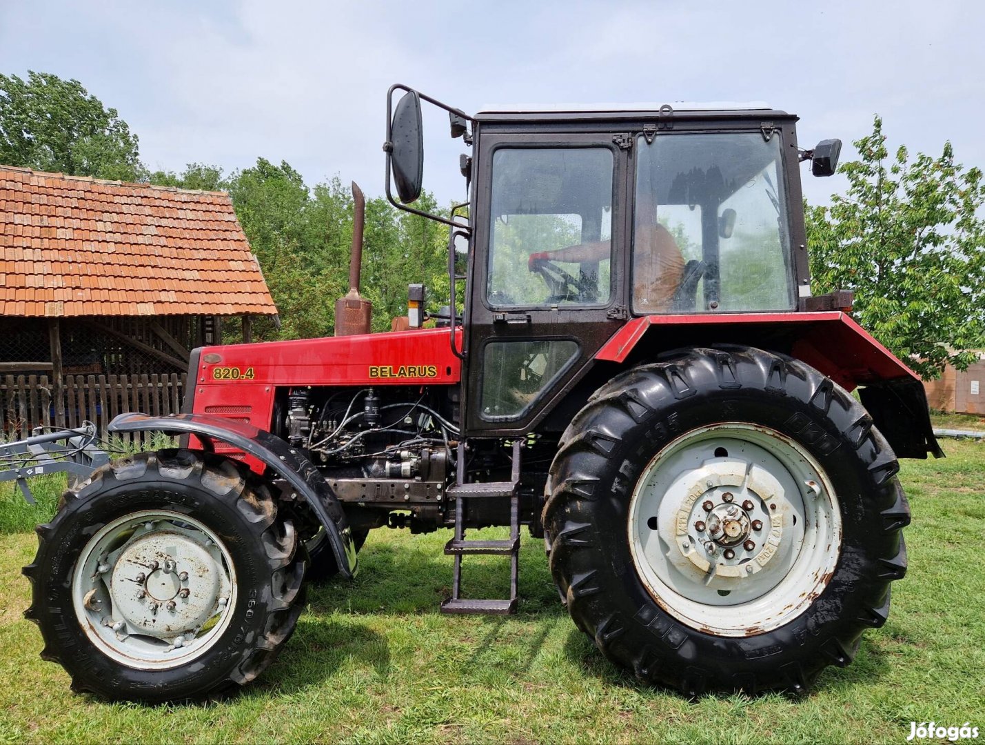 Mtz 820.4 traktor 2013 új gumik 