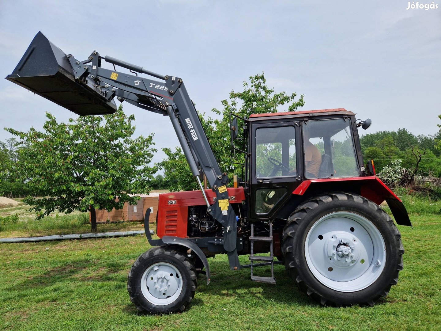 Mtz 820 Metal fach homlokrakodó traktor 