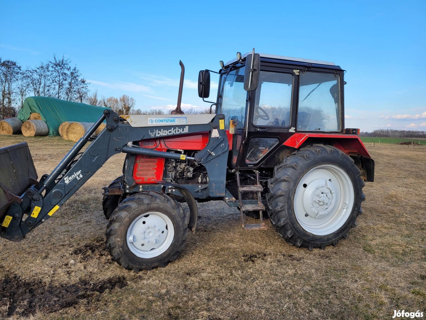 Mtz 820 blackbull rakodóval