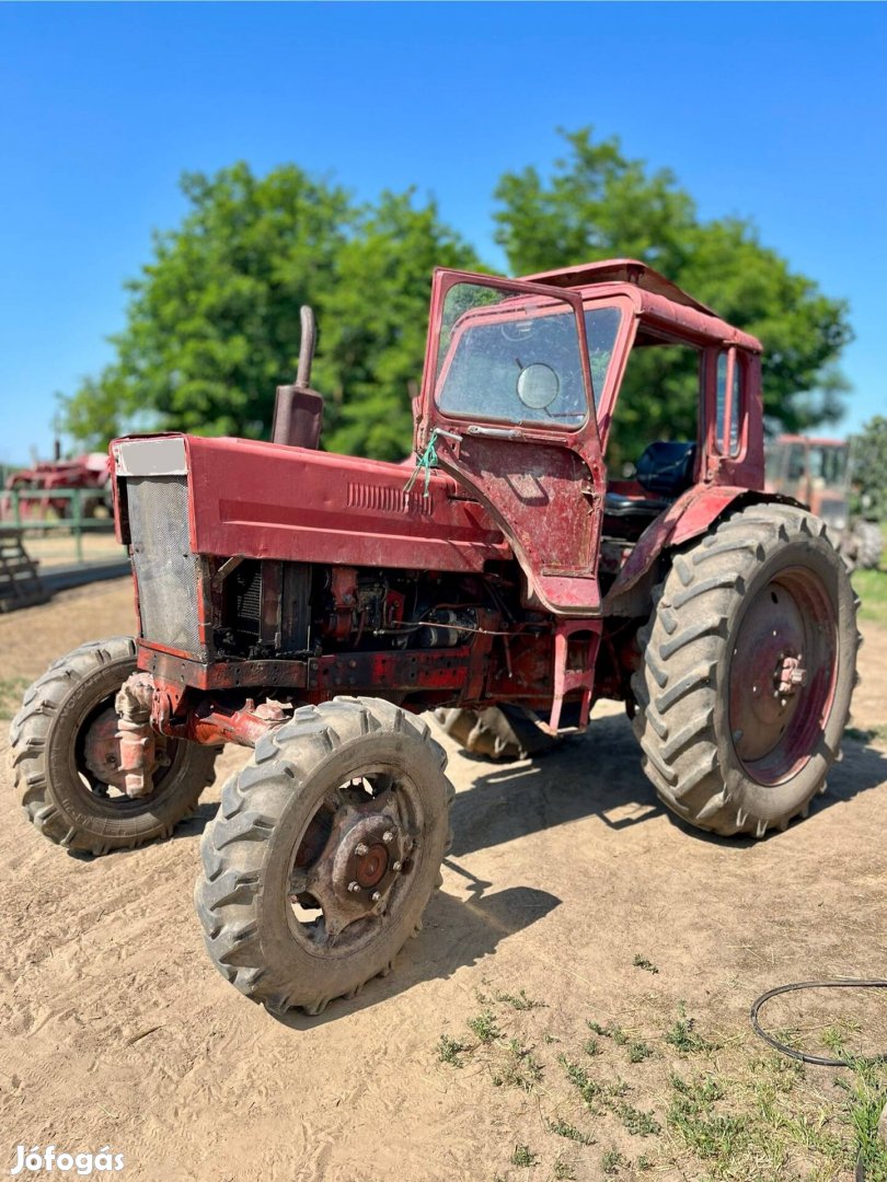 Mtz 82 piros rendszámos traktor