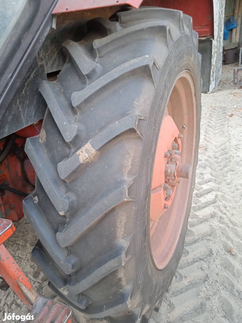 Mtz-82 rakodóval 