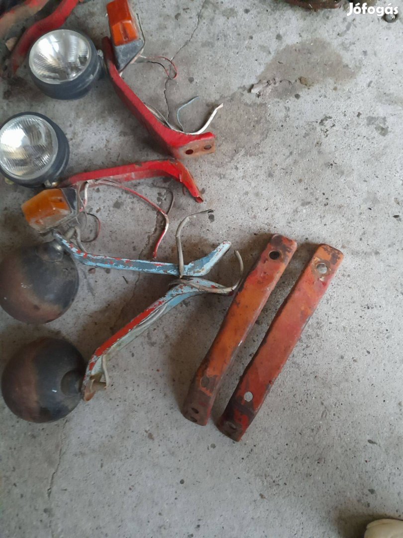 Mtz első lámpatartó lámpával eladó