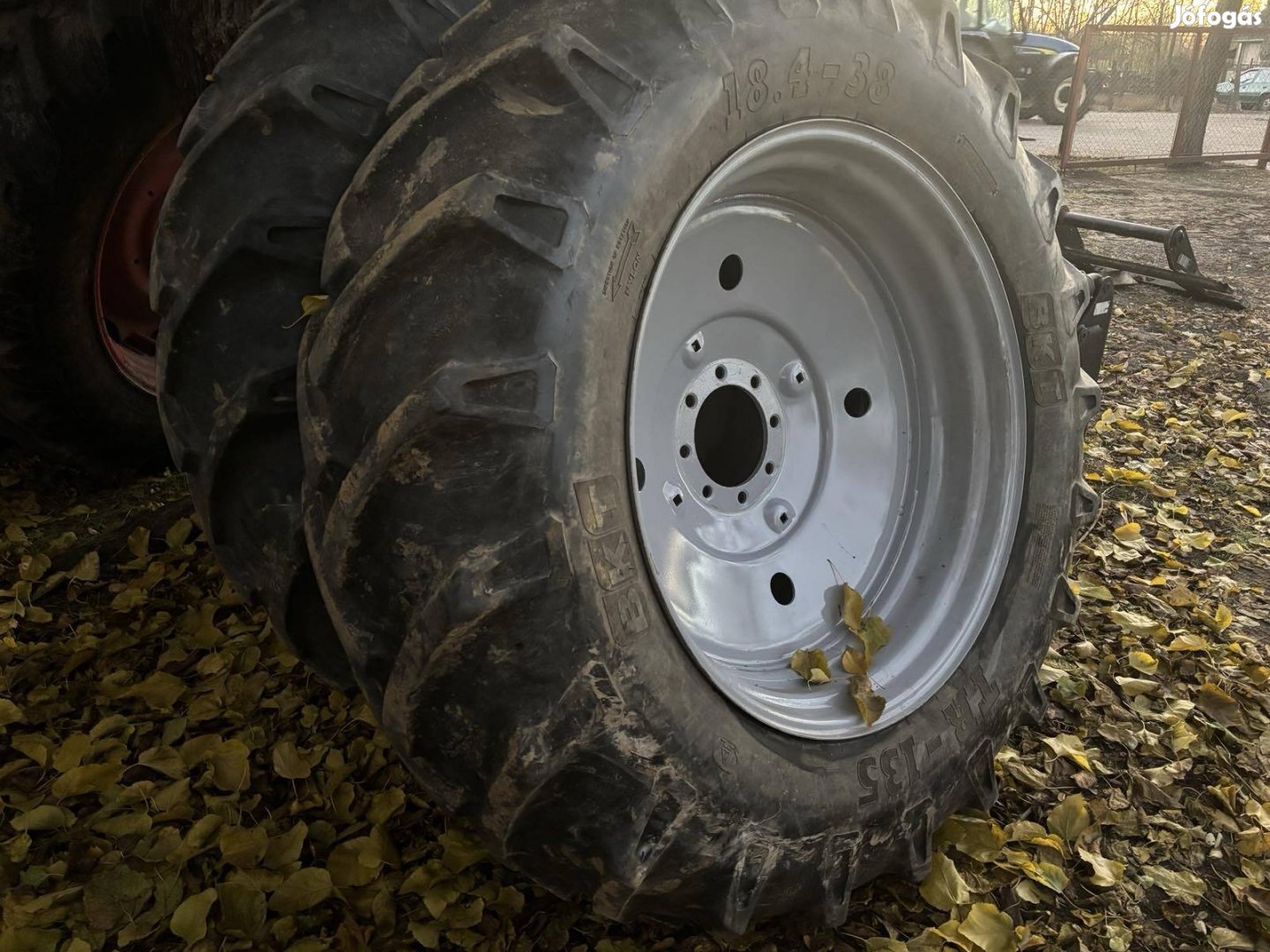 Mtz komplett kerék 18,4 R38 gumi Bkt