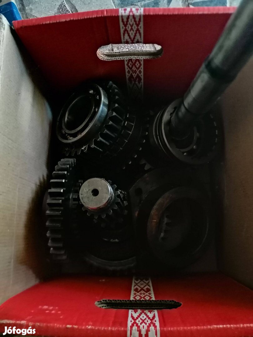 Mtz megmaradt alkatrészek, felező szett stb