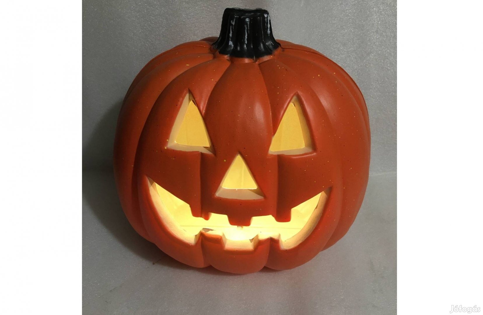 Műanyag Halloween-i LED-es tök - 32x30 cm töklámpás hangulatvilágítás