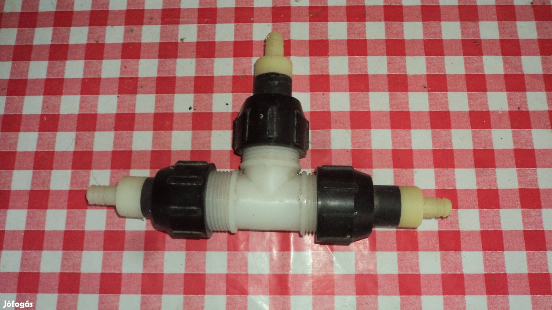 Műanyag T elágazó szűkítőkkel