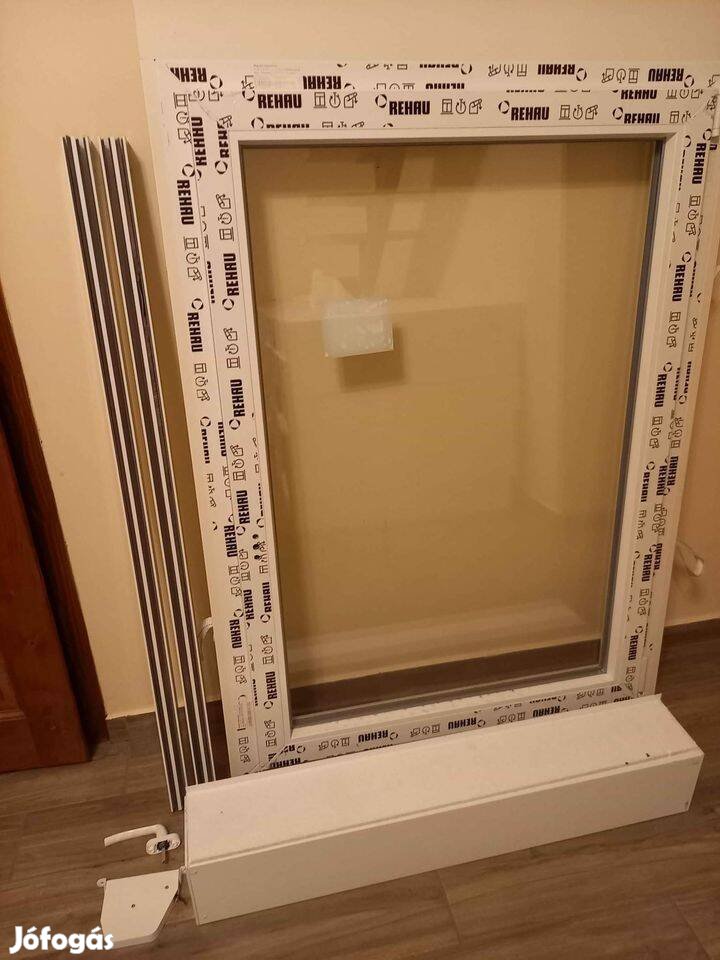Műanyag ablak 100x145cm + vakolható tokos redőny