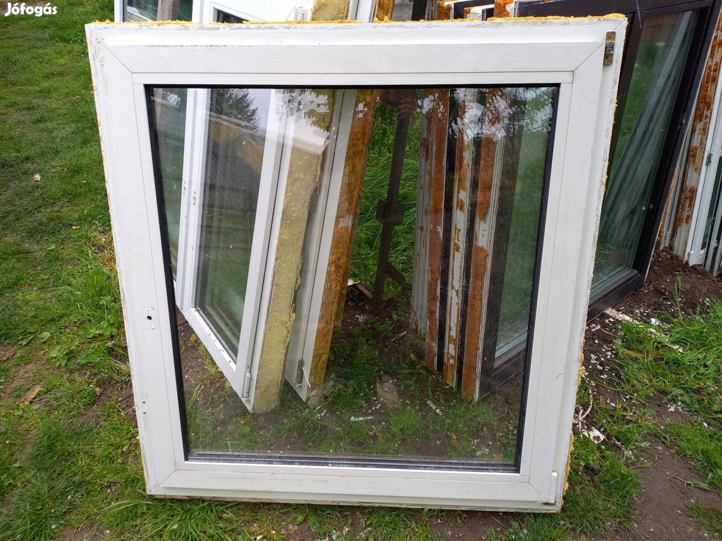 Műanyag ablak 122 cm x 130 cm ; 122 cm x 100 cm