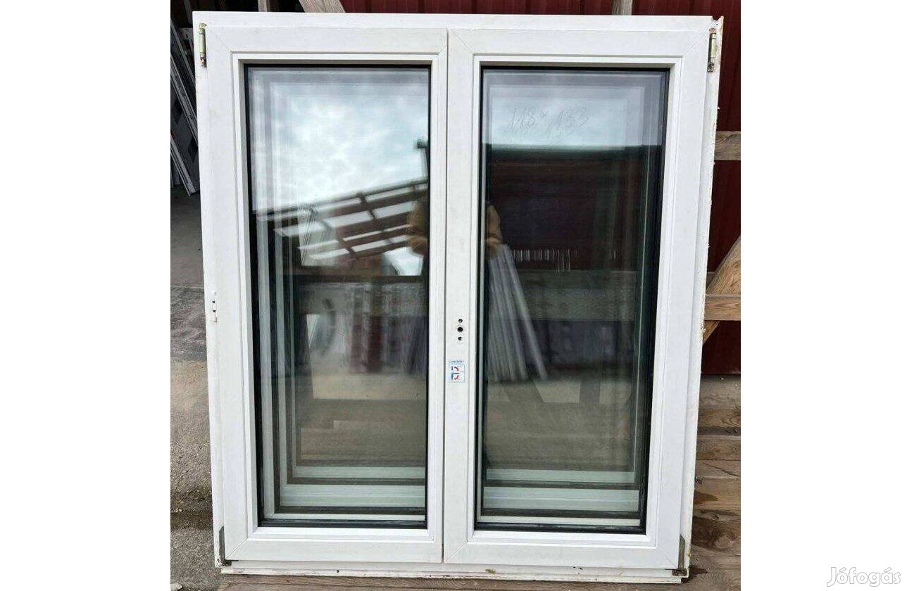 Műanyag ablak 4 db egyforma 118 x 133 cm kétszárnyú