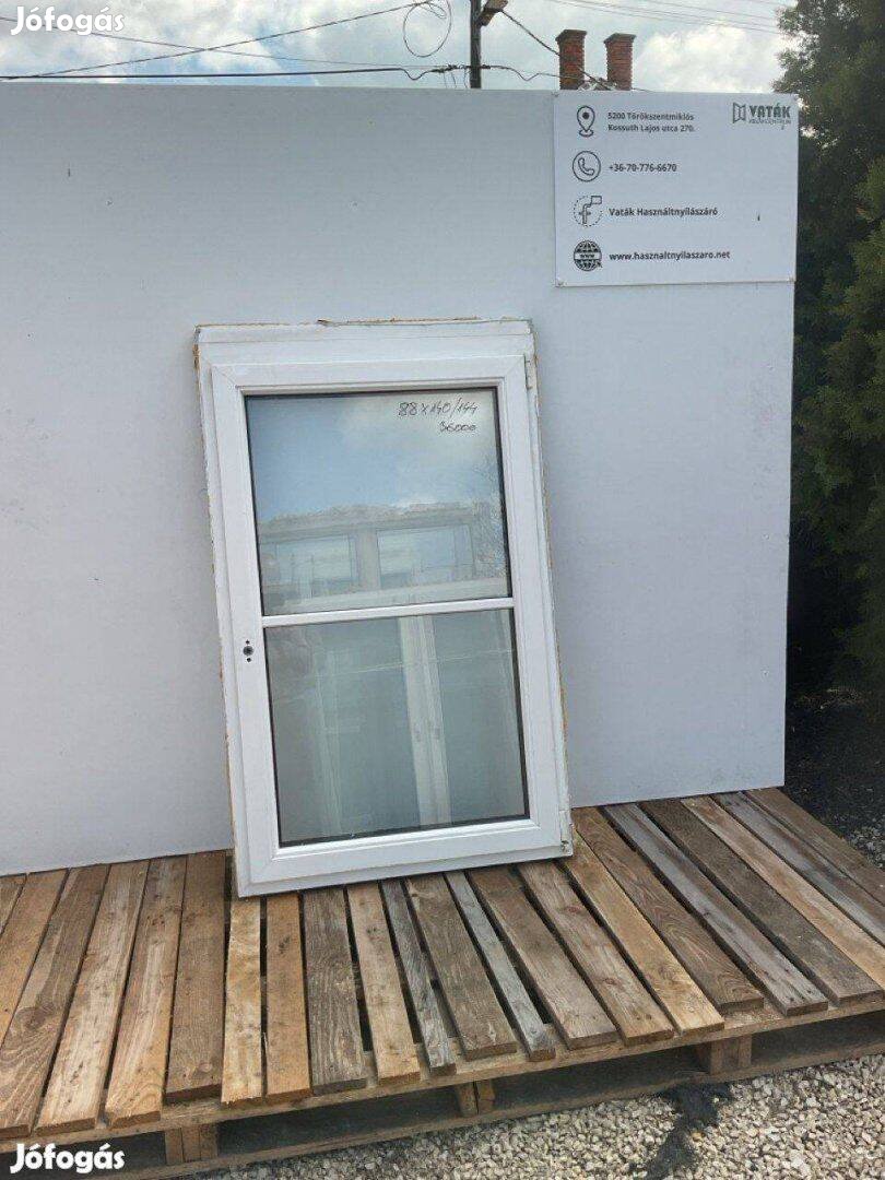 Műanyag ablak 88*140 bukó-nyíló 16 db
