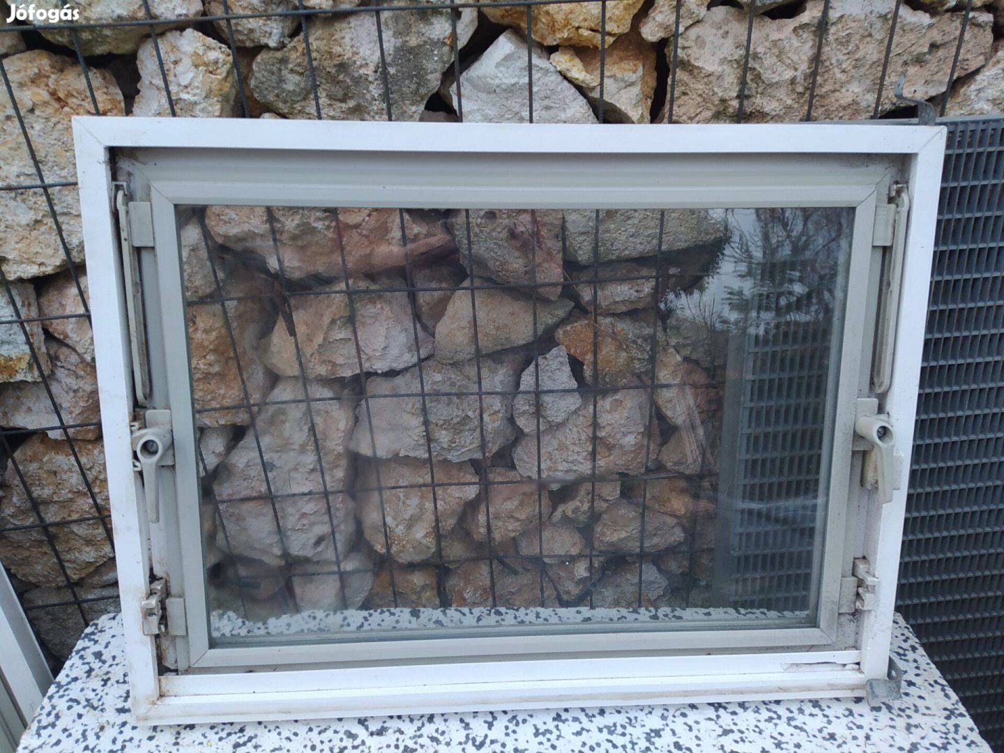 Műanyag ablak melléképületre bukó