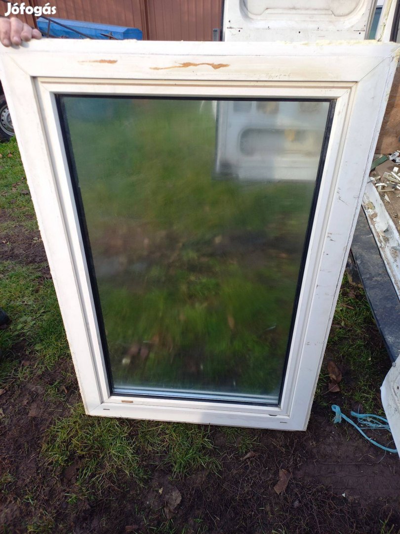 Műanyag ablak ok 88 cm x 133 cm