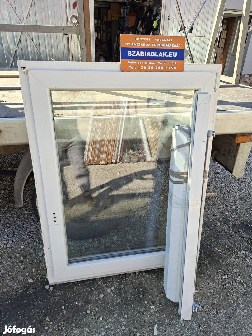 Műanyag ablak redőnnyel 93117