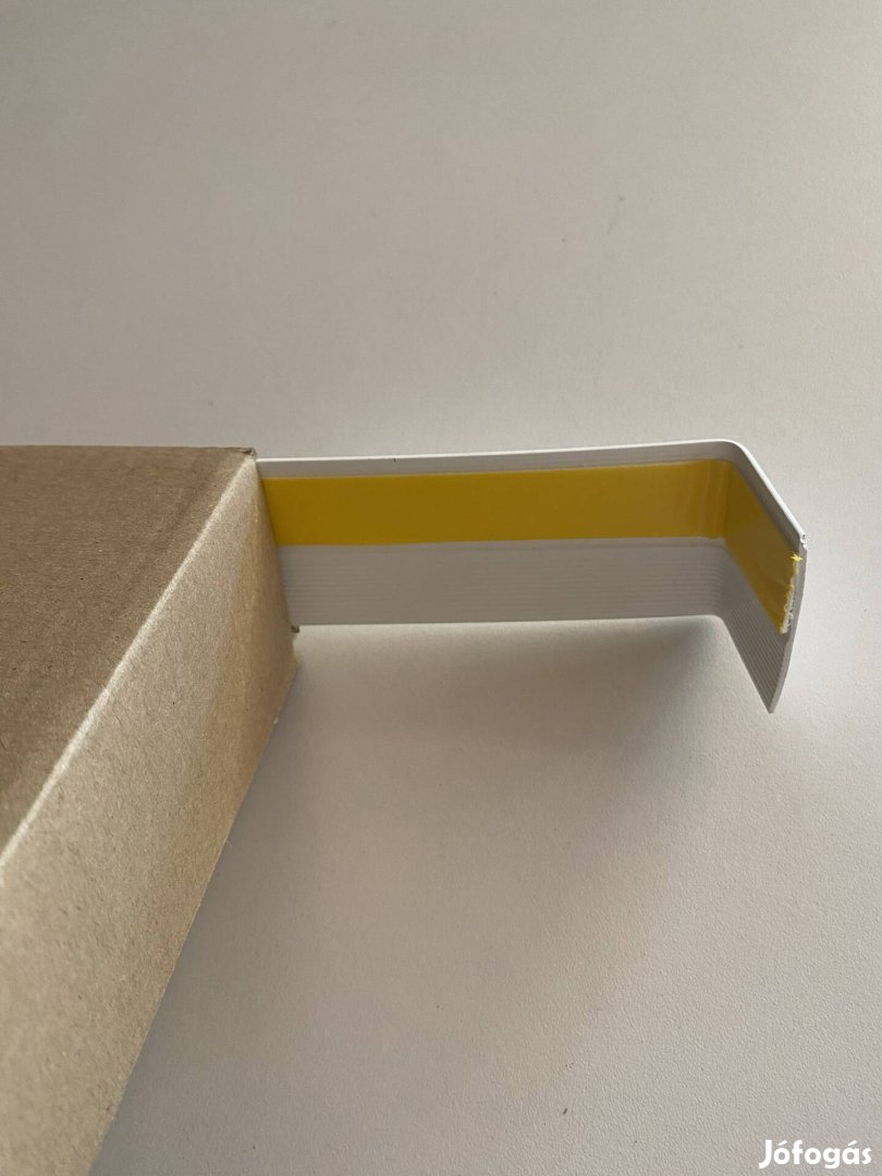 Műanyag ablak takaró léc 3cm