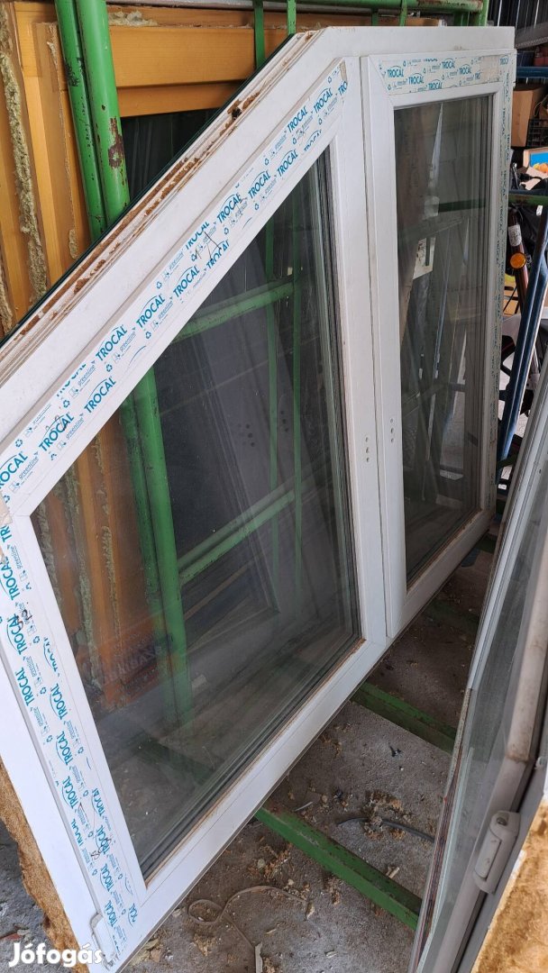 Műanyag alakos ablakok 152×125