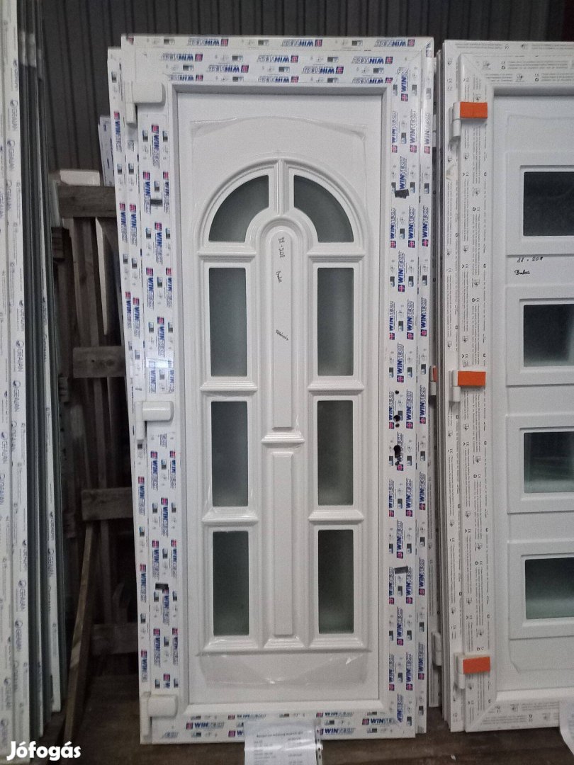 Műanyag bejárati ajtó 88 x 208 Boszporusz, nyílászáró