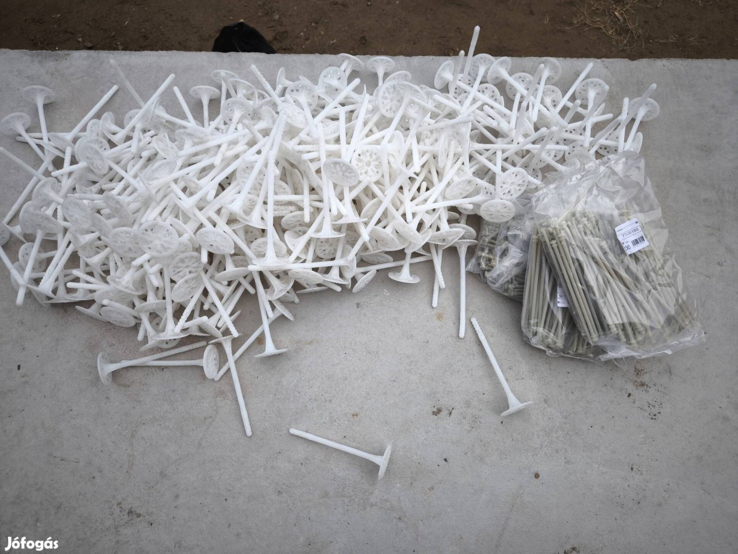 Műanyag beütőszeges dűbel 10x180 mm