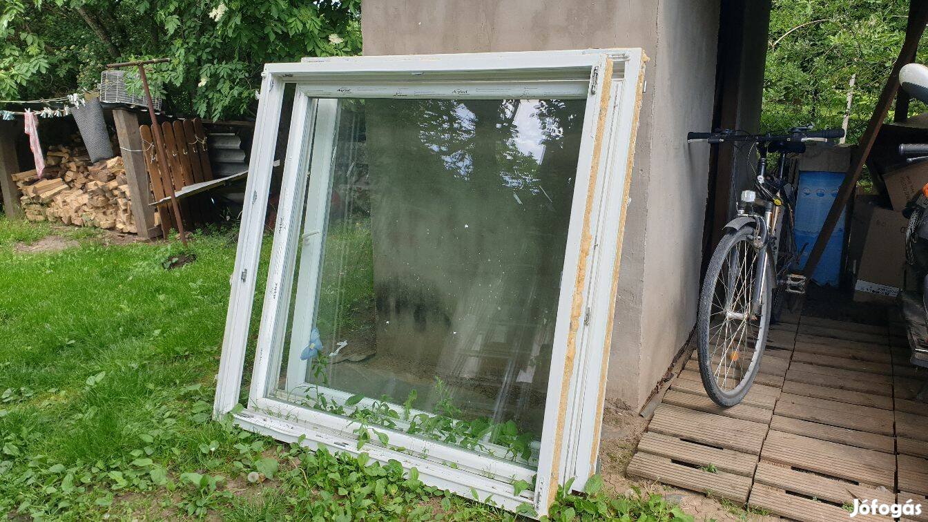 Műanyag bontott ablakok 2db 148x148cm méretű eladó