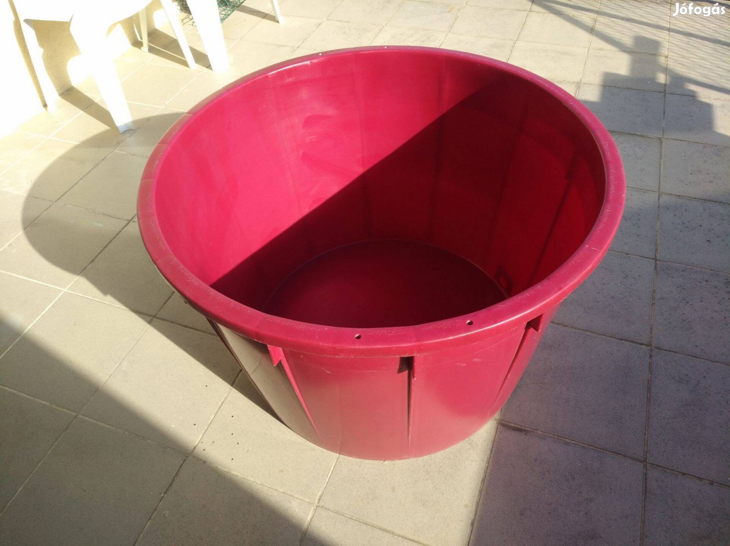 Műanyag dézsa 230 liter