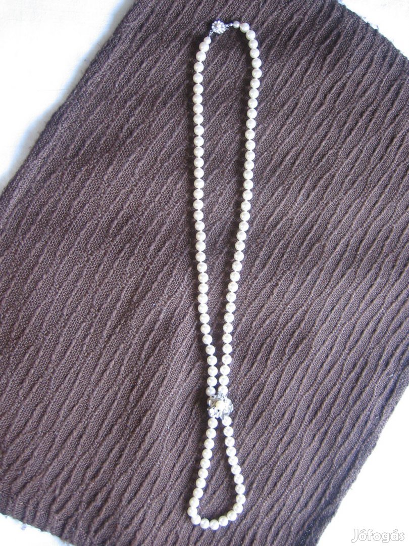 Műanyag fehér gyöngysor strassz dísszel