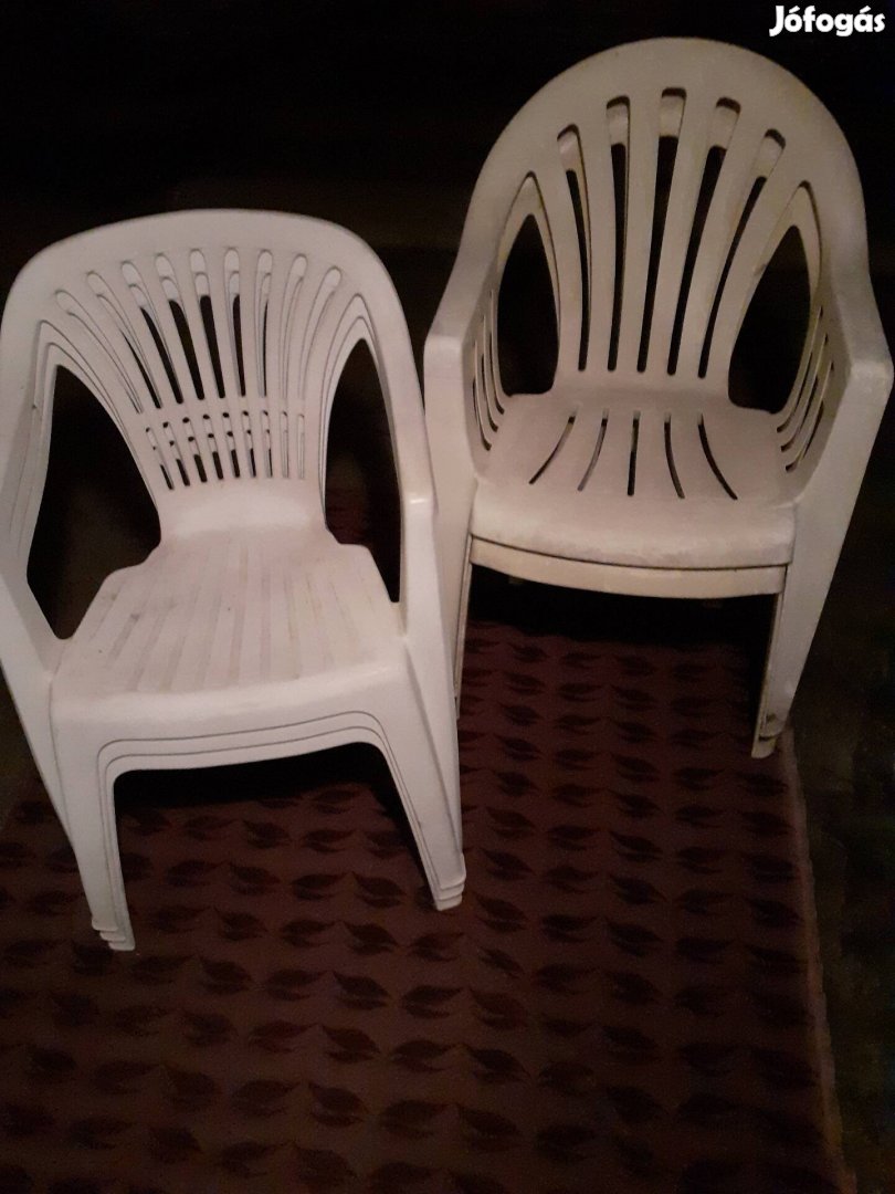Műanyag fehér kerti székek 
