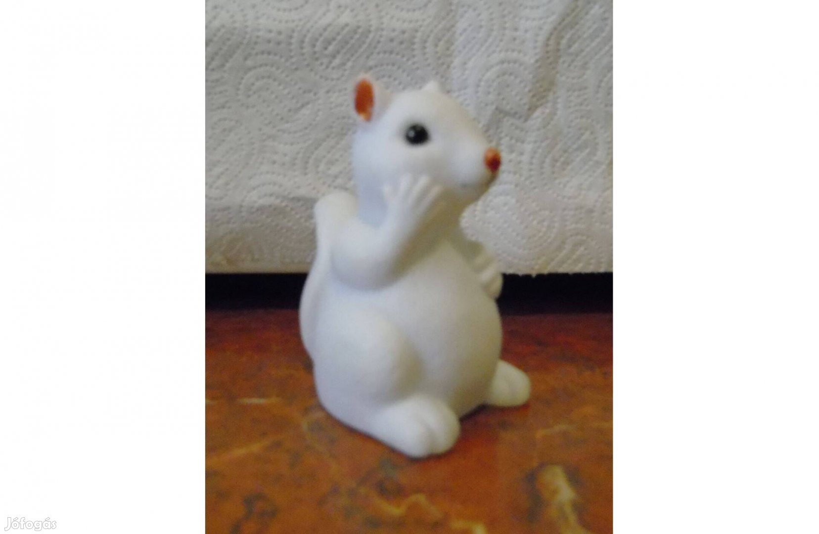 Műanyag fehér színű mókus 7 színváltós hangulatvilágítás,irá