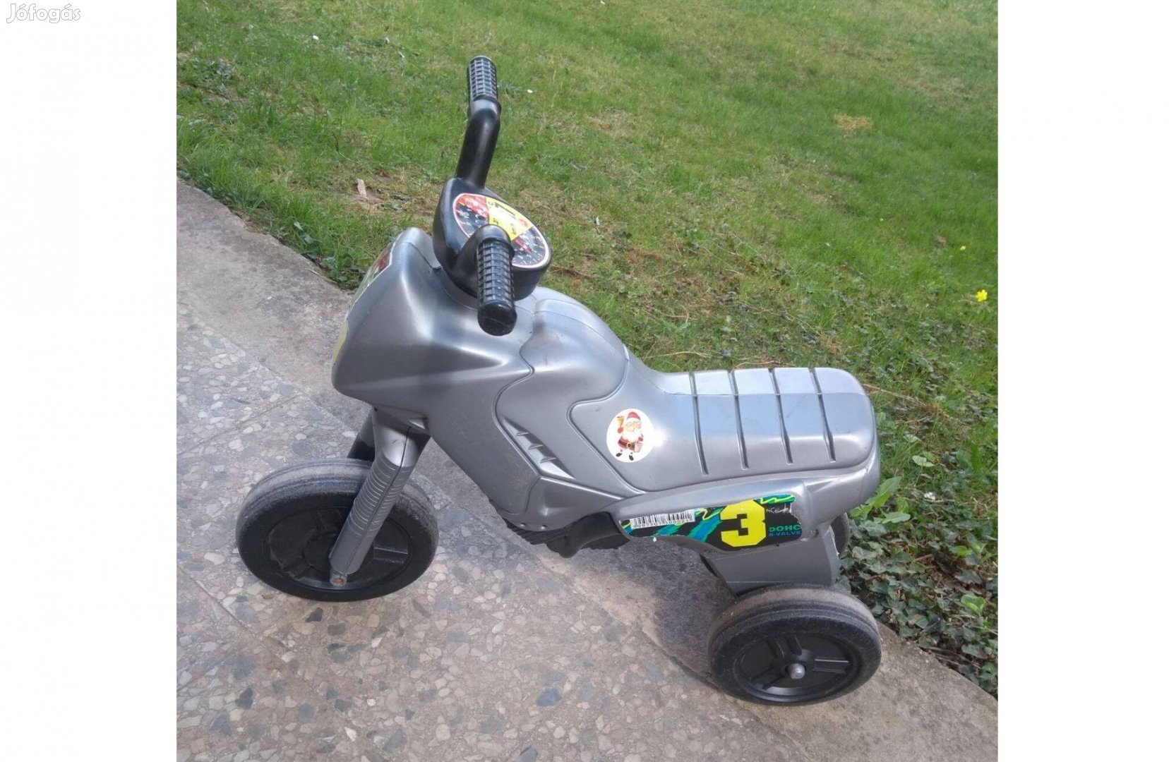 Műanyag gyerekmotor lábbalhajtós szürke eladó