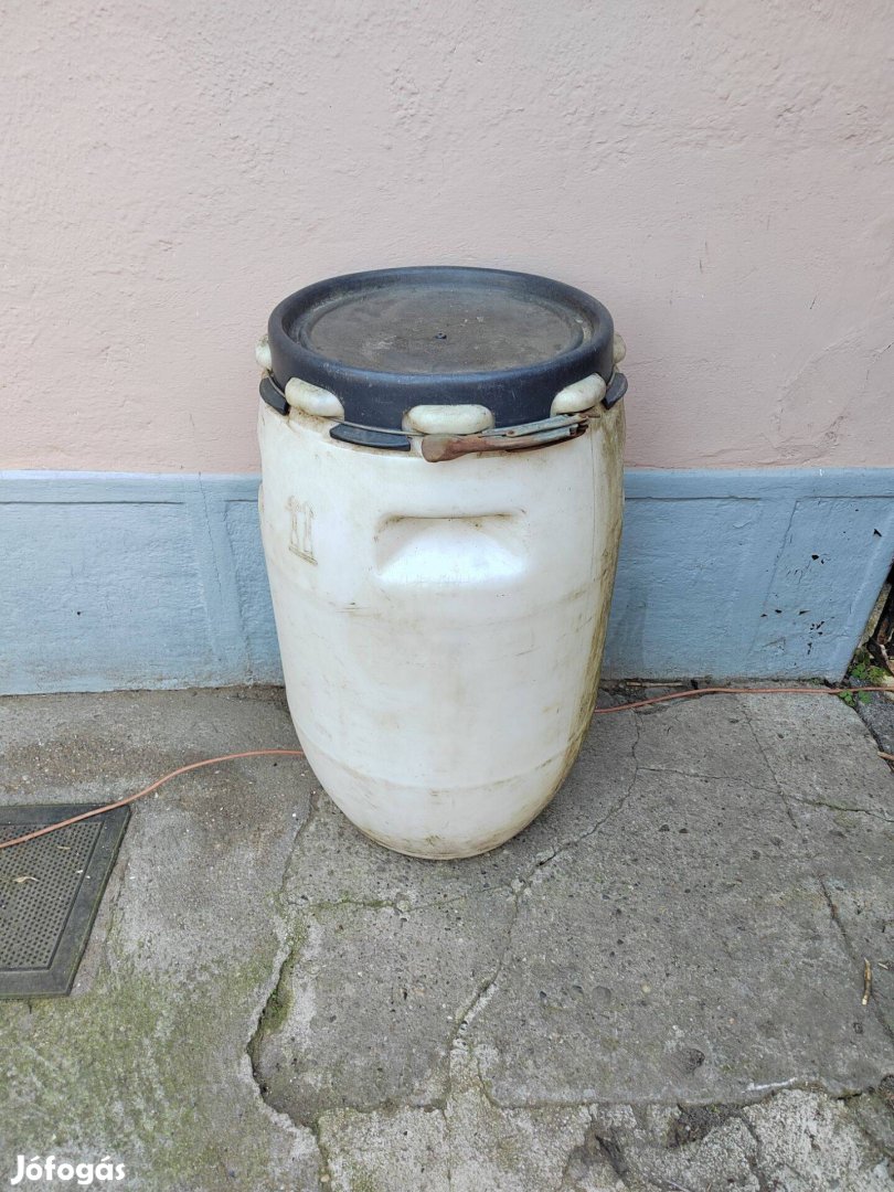 Műanyag hordó
