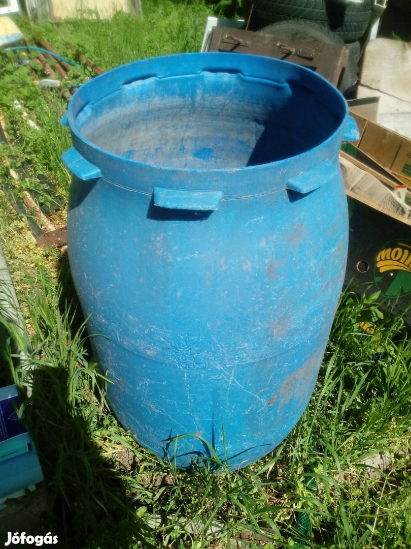 Műanyag hordó, tetővel 120 l