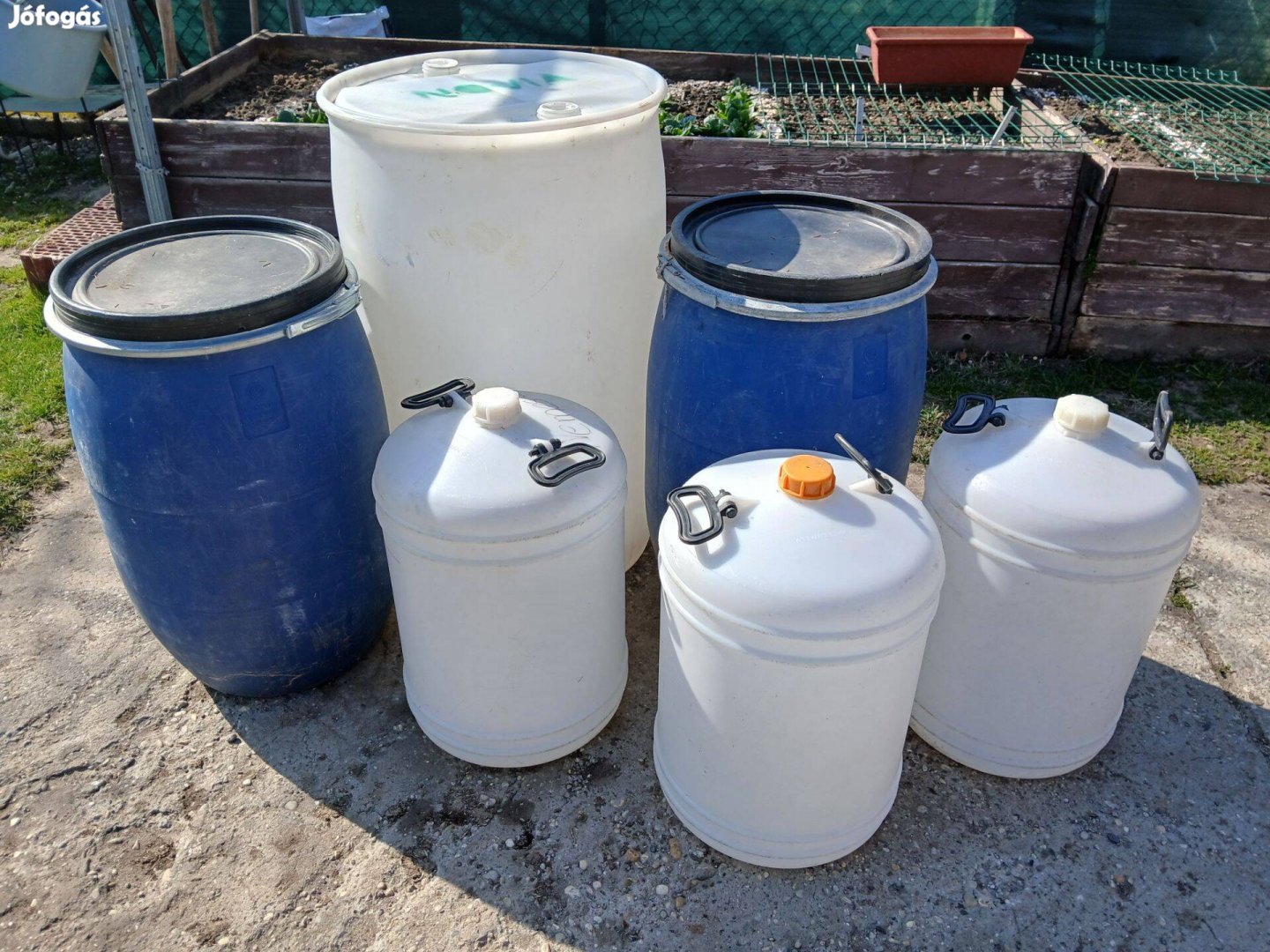 Műanyag hordó eladó