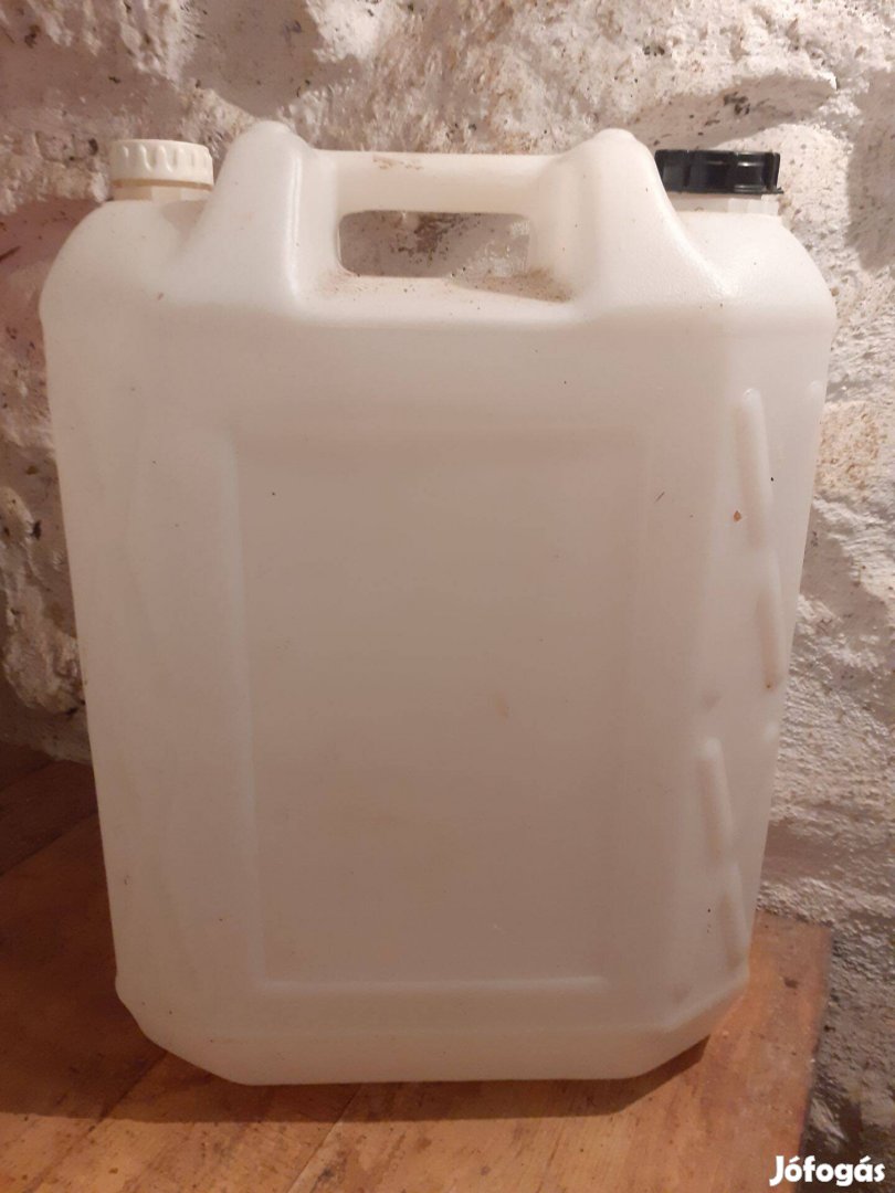 Műanyag kannák eladók !