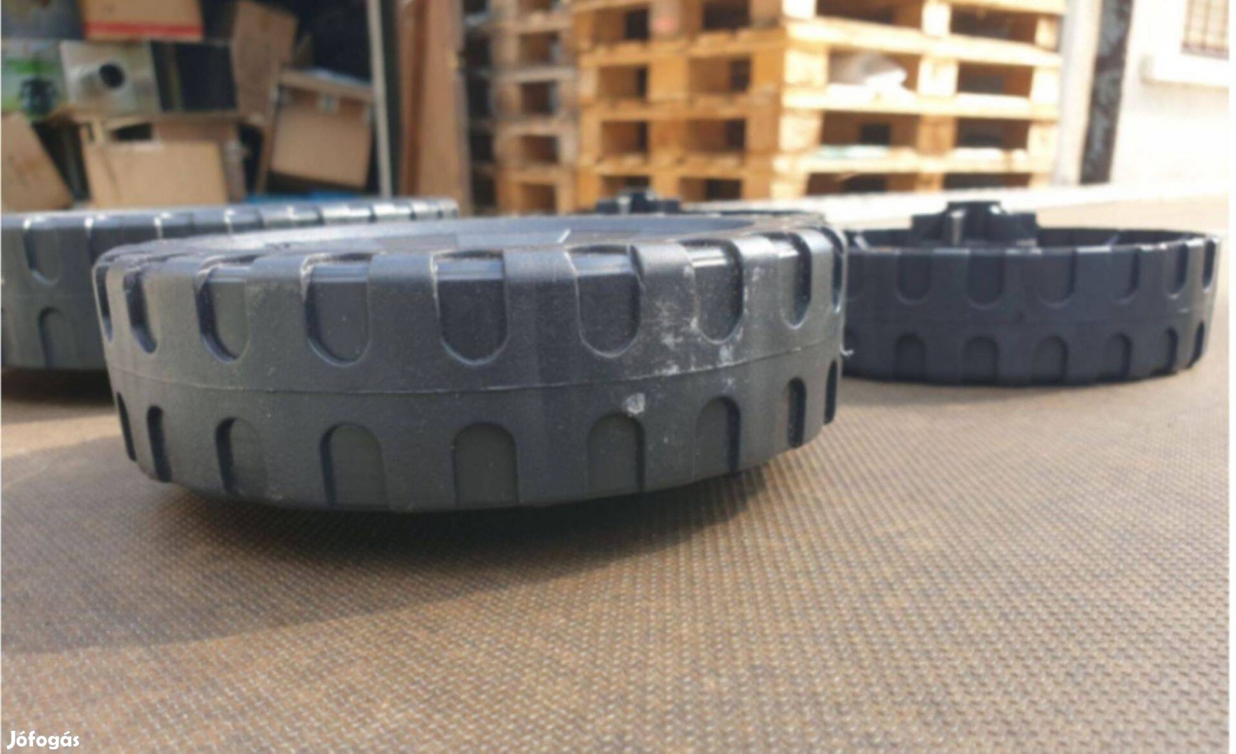 Műanyag kerék fűnyíróhoz 18cm-es 4cm széles, fűnyíró kerék