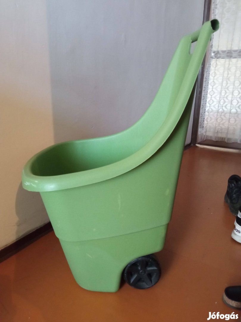 Műanyag kerti talicska fűgyűjtő