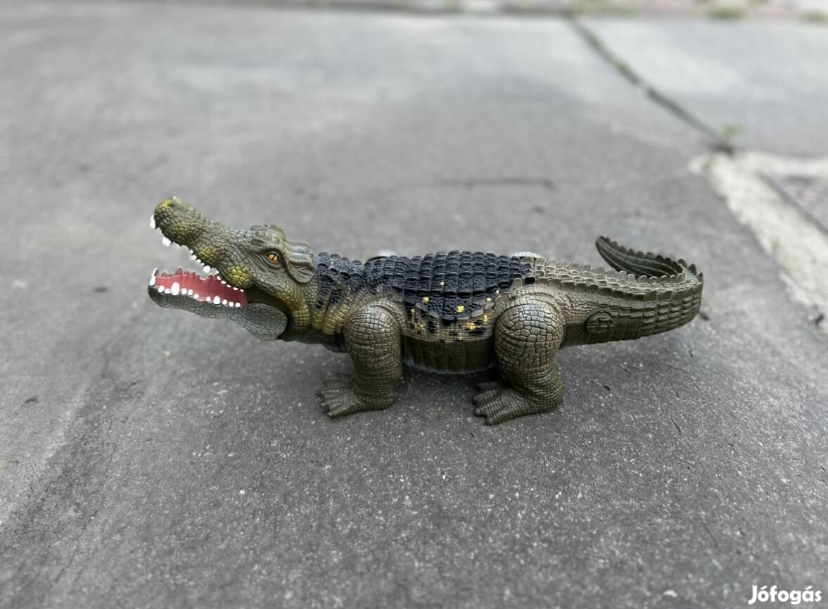 Műanyag krokodil 30 cm