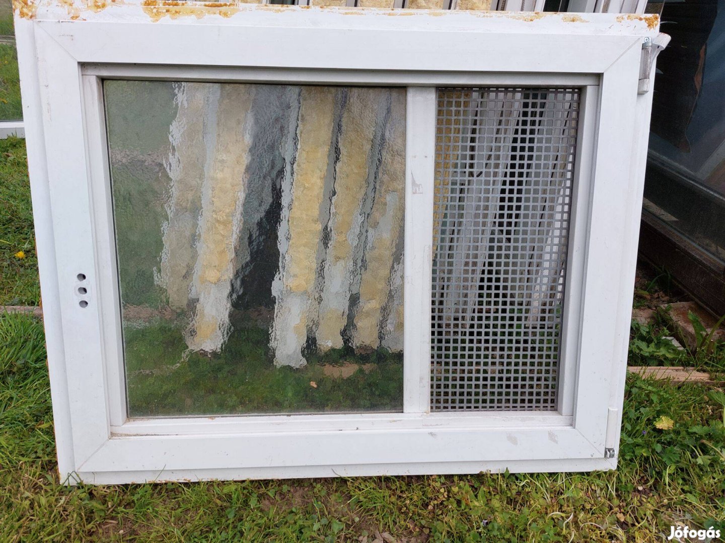 Műanyag pince -garázs ablak szimpla üveg +szellőző rács sz;98 m;78 jó